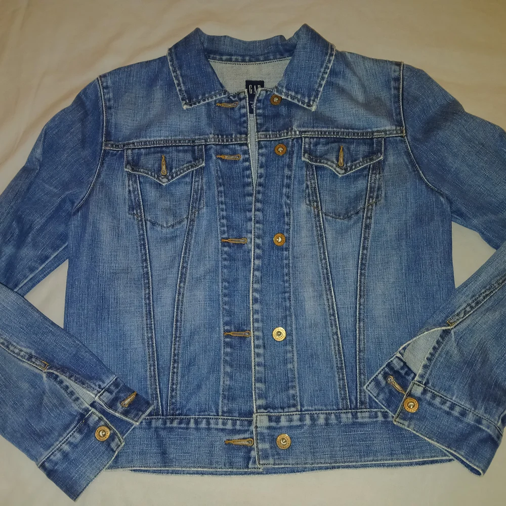 GAP NWOT! Blue Denim Jacket with Gold Accents - Picture 1 of 4